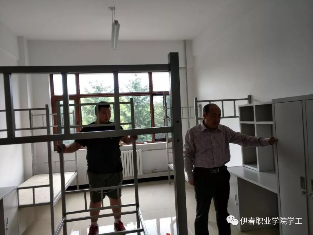 鶯遷喬木_燕入高樓_同心協(xié)力_眾志成城-_我校順利完成第四學(xué)生公寓調(diào)整搬遷任務(wù) 鶯遷喬木_燕入高樓_同心協(xié)力_眾志成城-_我校順利完成第四學(xué)生公寓調(diào)整搬遷任務(wù)