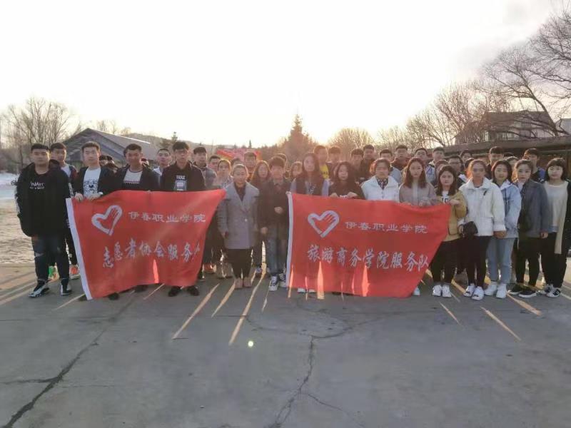 弘揚(yáng)雷鋒精神，快樂志愿服務(wù)我院積極開展學(xué)雷鋒志愿服務(wù)活動(dòng)