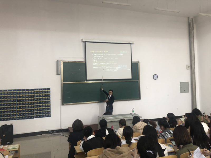 醫(yī)學(xué)技術(shù)學(xué)院邀請護(hù)考專家關(guān)永俊為學(xué)生講解護(hù)考知識