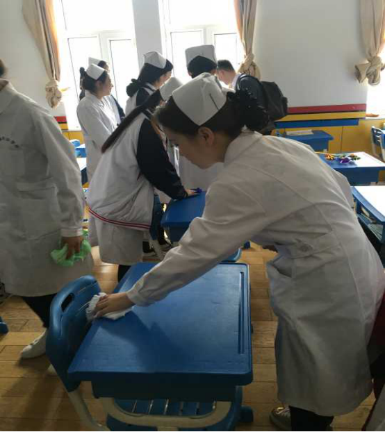 醫(yī)學(xué)技術(shù)學(xué)院開(kāi)展“送溫暖獻(xiàn)愛(ài)心”主題公益活動(dòng) 醫(yī)學(xué)技術(shù)學(xué)院開(kāi)展“送溫暖獻(xiàn)愛(ài)心”主題公益活動(dòng)