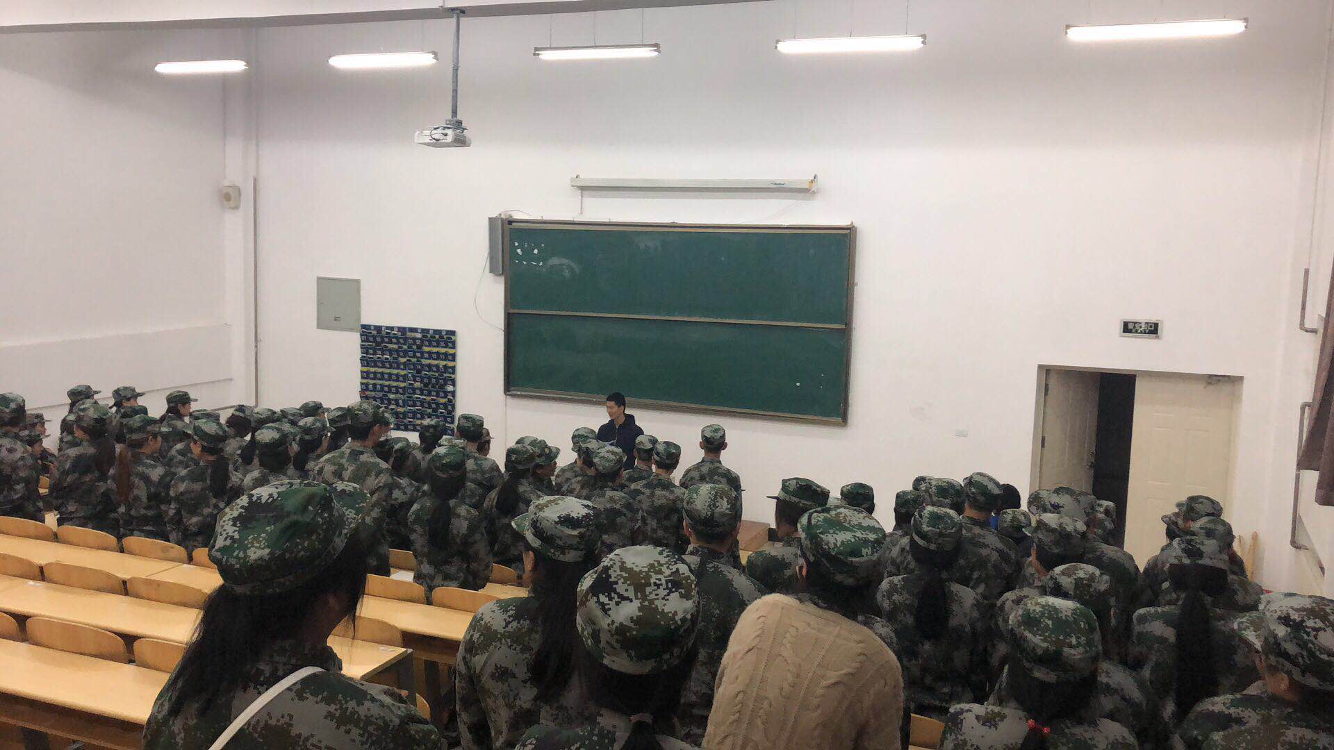 醫(yī)學技術學院召開新生入學教育