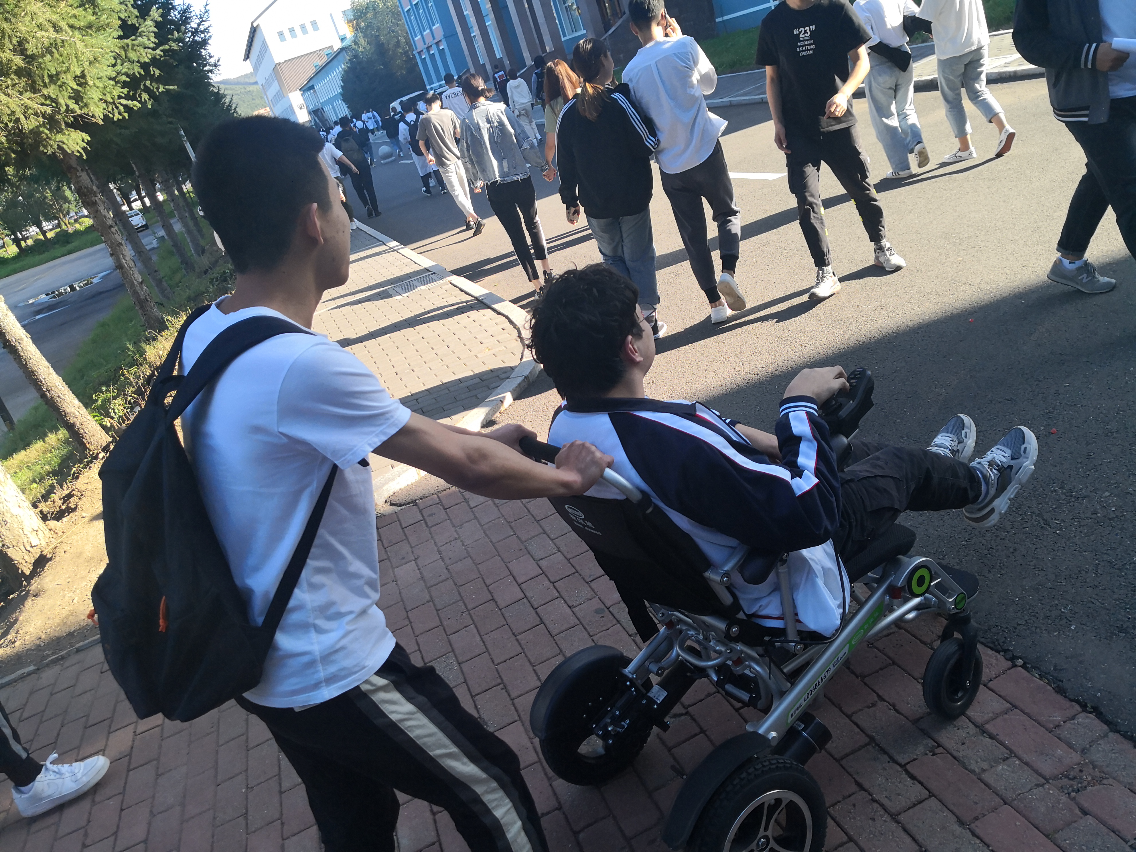 愛心滿校園