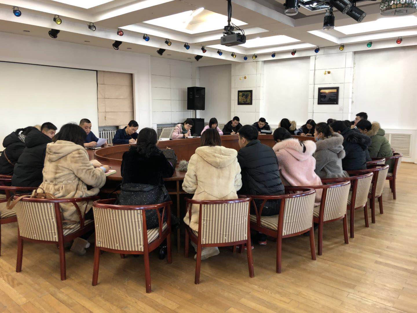 學生資助管理中心組織召開“進一步解放思想、推動學生資助工作高質量發(fā)展討論會”