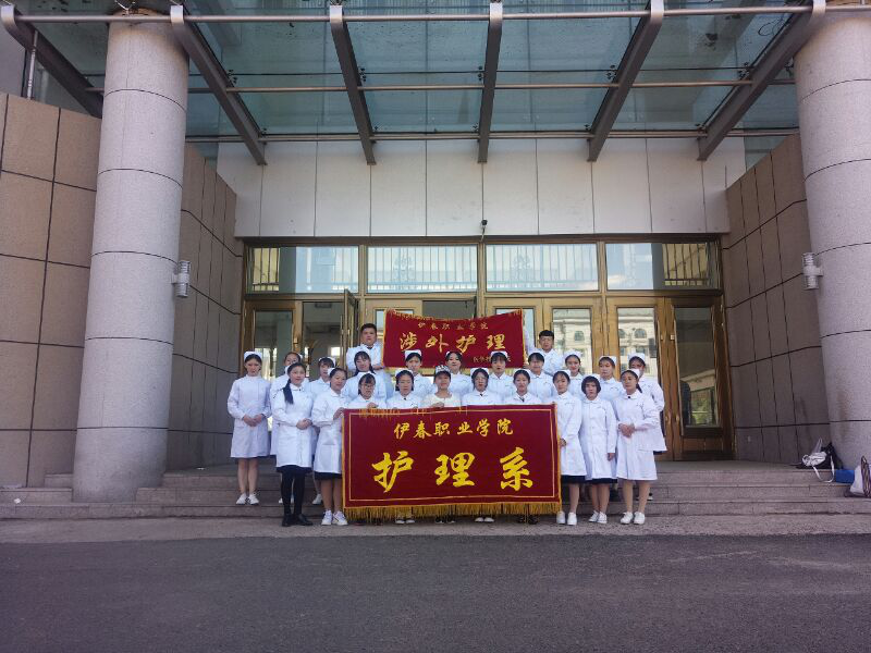 醫(yī)學(xué)技術(shù)學(xué)院涉外護(hù)理班開展“用行動給予關(guān)懷、用服務(wù)獻(xiàn)予愛心”主題公益活動