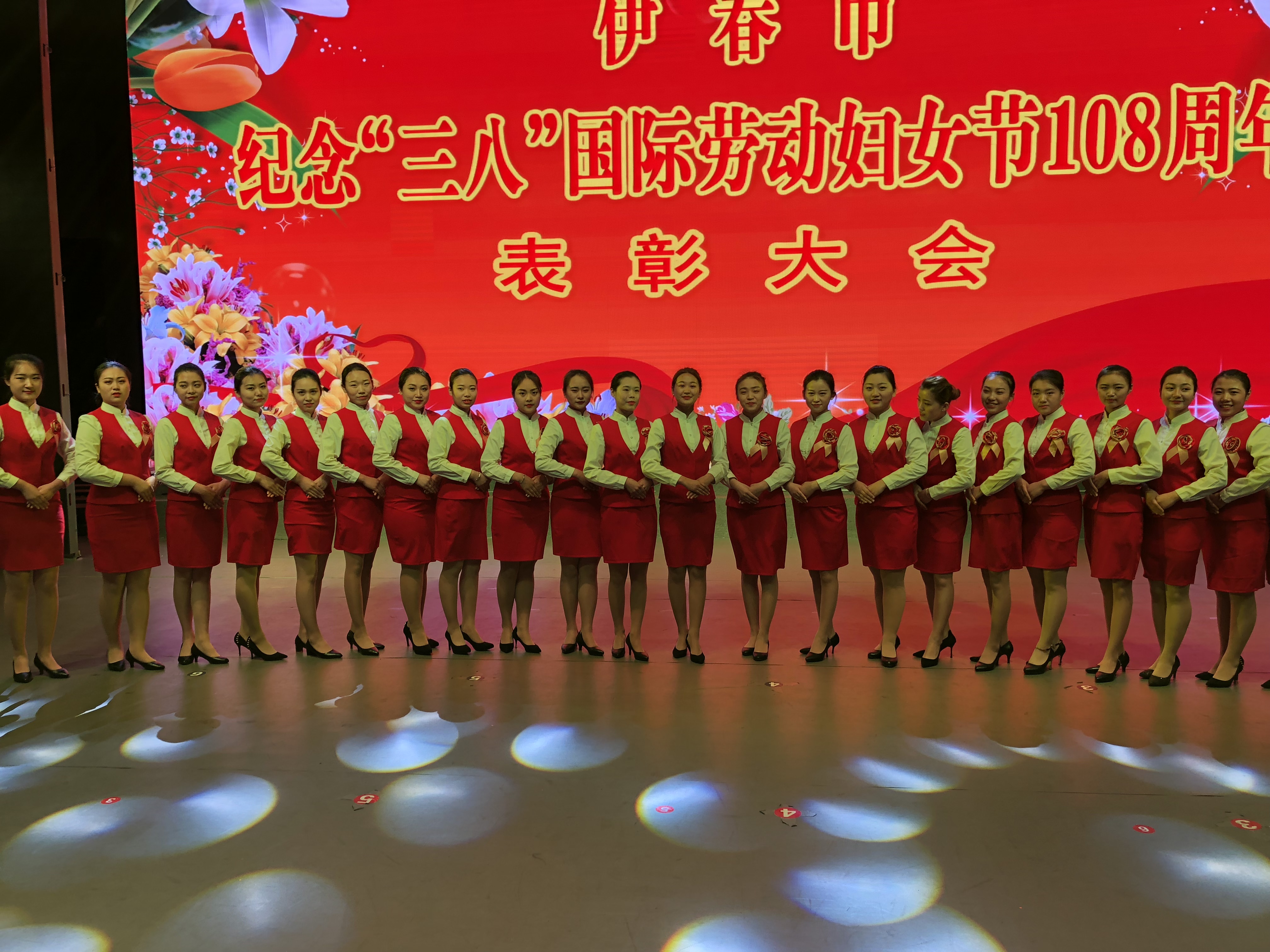 旅游商務(wù)學(xué)院高鐵專業(yè)學(xué)生為我市大型活動提供志愿服務(wù) 旅游商務(wù)學(xué)院高鐵專業(yè)學(xué)生為我市大型活動提供志愿服務(wù)