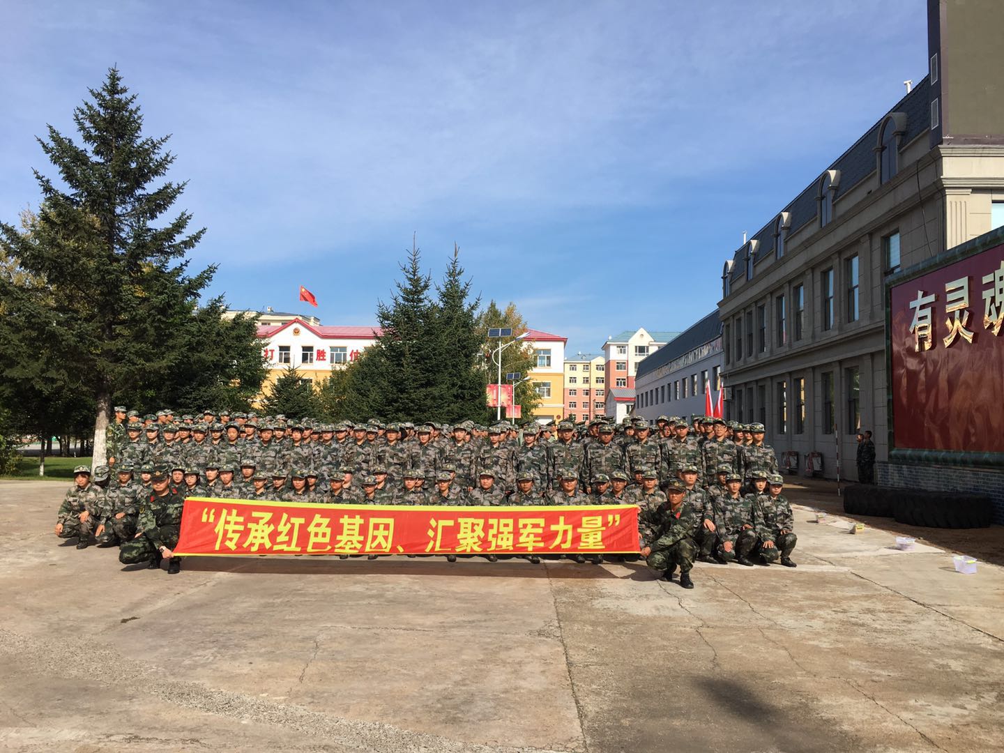 全民國防教育日_我校學(xué)子走進(jìn)軍營接受國防教育 全民國防教育日_我校學(xué)子走進(jìn)軍營接受國防教育