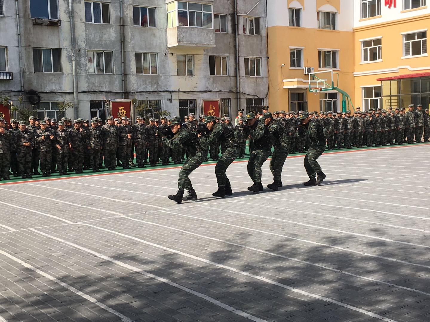 全民國防教育日_我校學(xué)子走進(jìn)軍營接受國防教育 全民國防教育日_我校學(xué)子走進(jìn)軍營接受國防教育