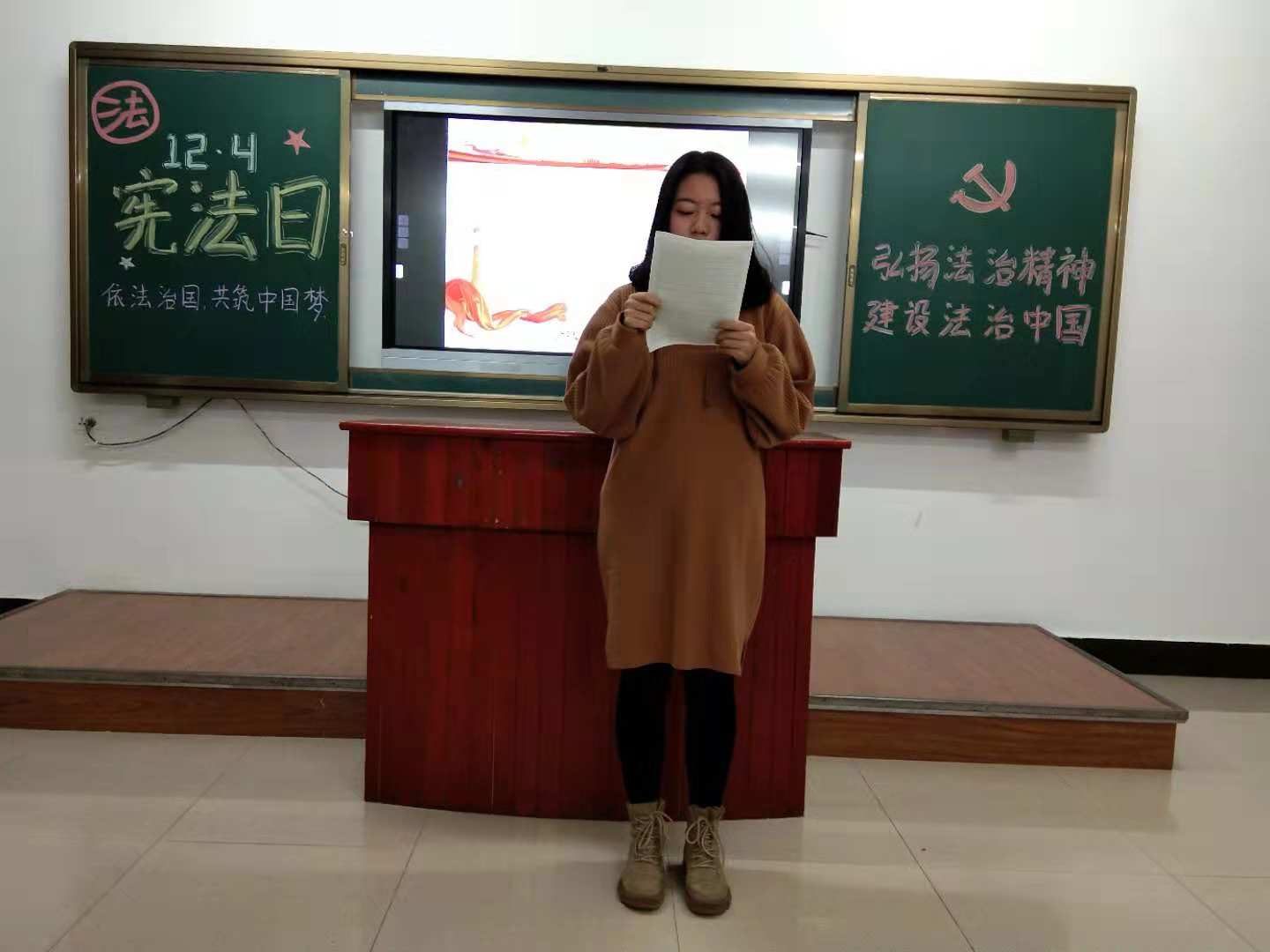 旅游商務(wù)學(xué)院2018級學(xué)生舉行 旅游商務(wù)學(xué)院2018級學(xué)生舉行