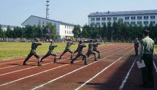 黑龍江省軍區(qū)學(xué)生軍訓(xùn)工作辦公室到校開(kāi)展2018年自訓(xùn)高校軍訓(xùn)教官崗前考核 黑龍江省軍區(qū)學(xué)生軍訓(xùn)工作辦公室到校開(kāi)展2018年自訓(xùn)高校軍訓(xùn)教官崗前考核