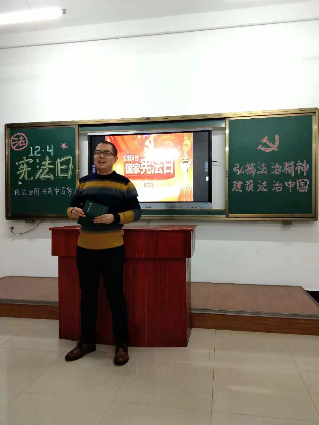 旅游商務(wù)學(xué)院2018級學(xué)生舉行 旅游商務(wù)學(xué)院2018級學(xué)生舉行